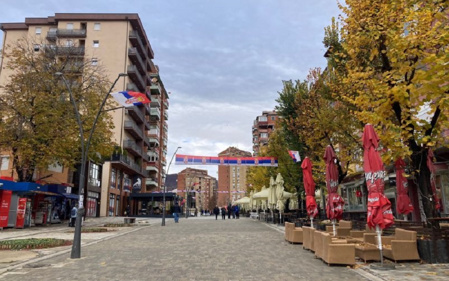 Tensione ne Mitrovicen e Veriut, sulmohet gjate nates ndertesa e komunes